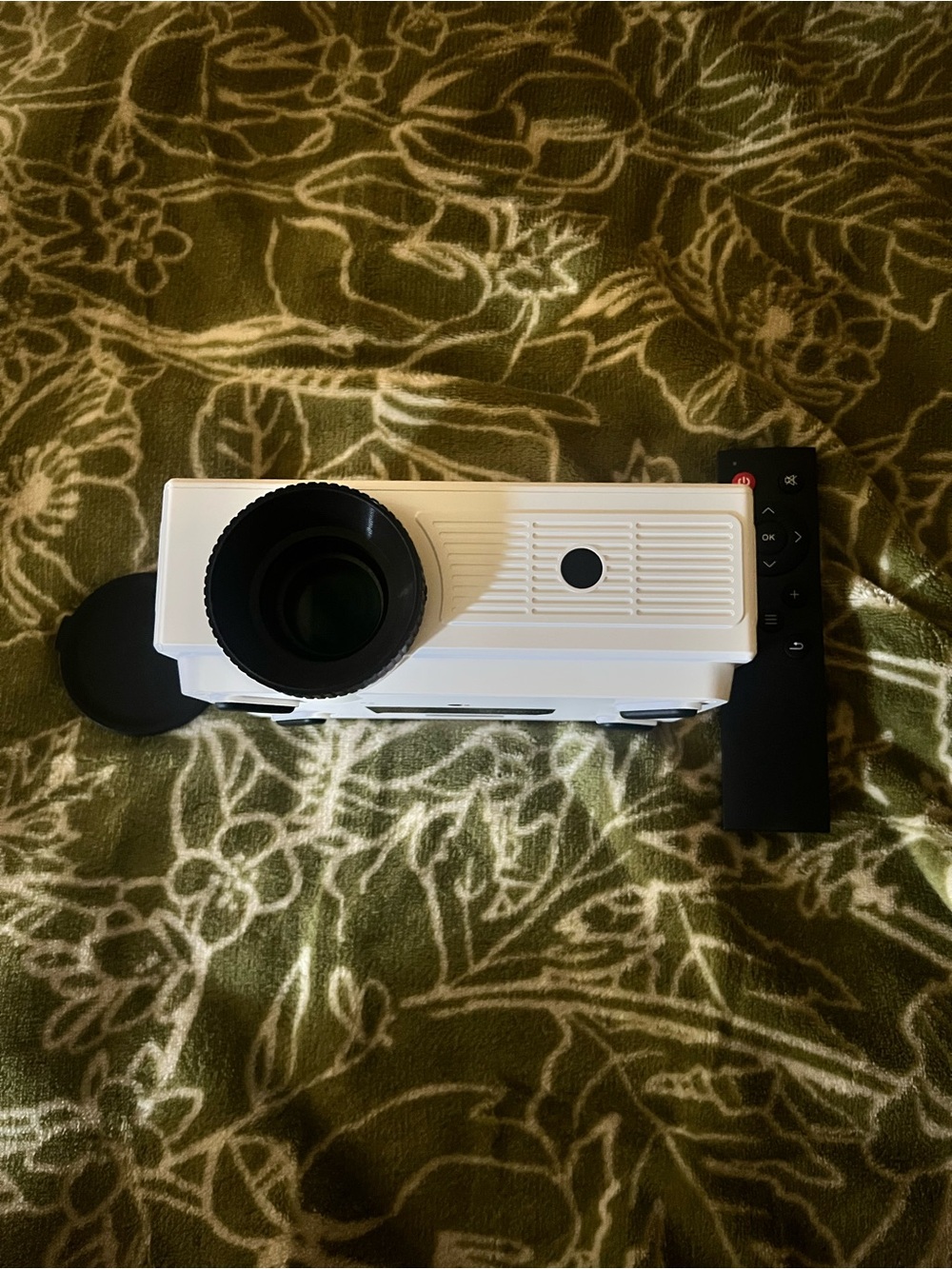 White Amazon Mini Portable Projector - Picture 4 of 8